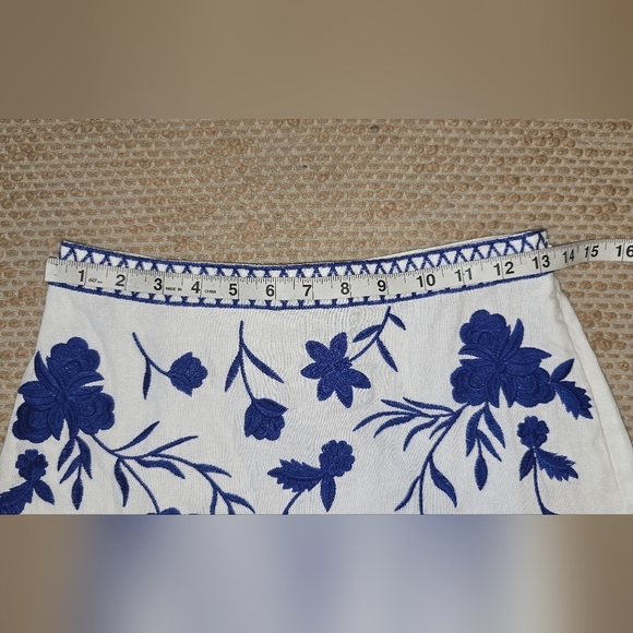 Blue Rain Francesca’s Embroidered Skirt Size S White/ Blue Flowers Print NWT - Picture 8 of 10